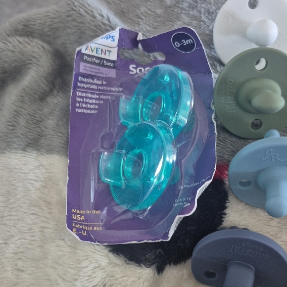 Philips Avent and Assorted Pacifiers Set - Picture 2 of 5